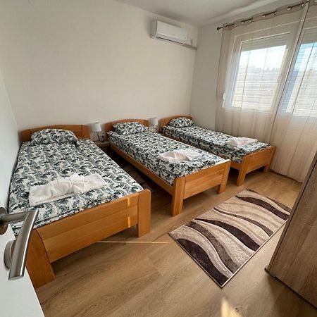Vuk Apartman Donji Milanovac Exterior foto